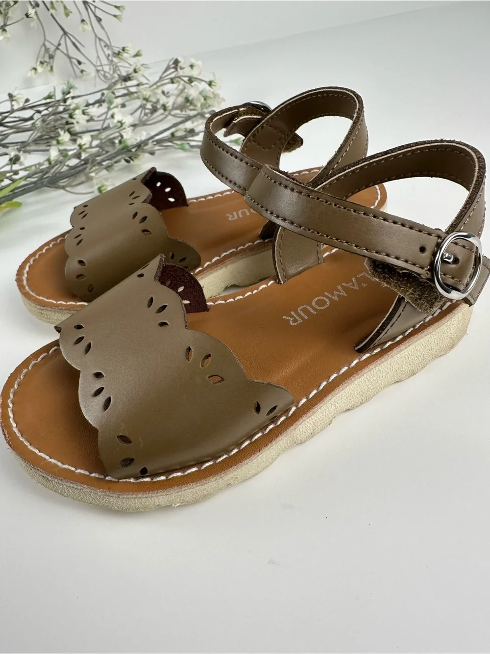 L’Amour Girls Taupe Sandals Size 8 – Scalloped Cutout Detail